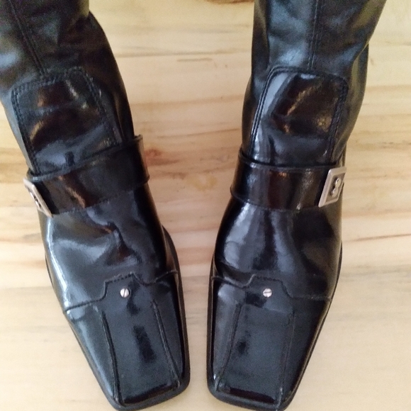 Unique tall pull on leather boots. - Picture 2 of 10